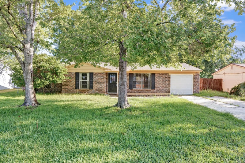 Photo 2 of 2704 Tina Ln, Middleburg, FL 32068, photographed by Megapixeler
