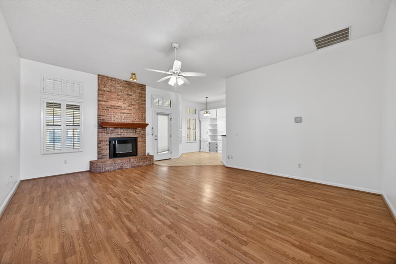 Photo 4 of 985 Sweetwood Ct, Orange Park, FL 32065, photographed by Megapixeler
