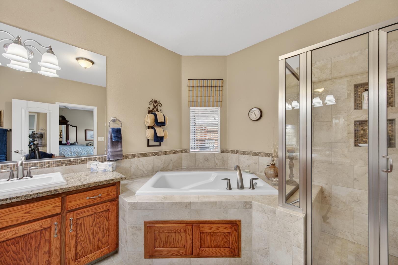 2450 E Fox Glen Ave, photo 38