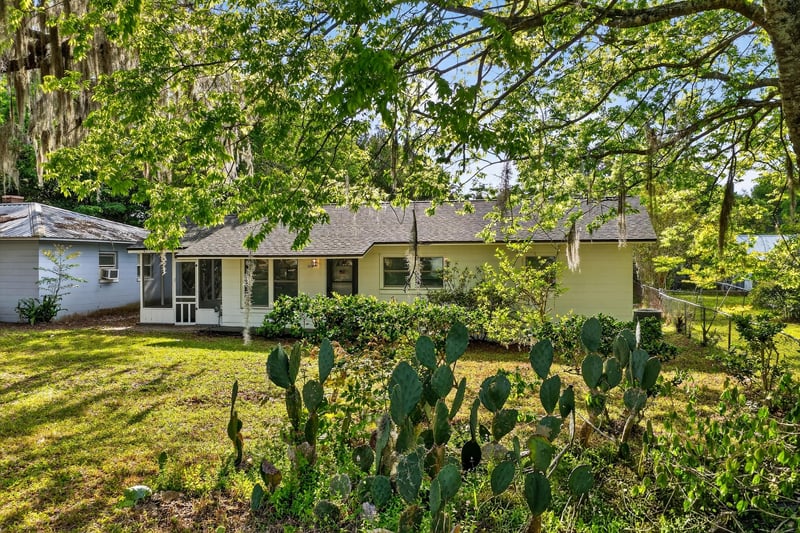 Photo 6 of 1814 Locust Ave, Palatka, FL 32177, photographed by Megapixeler