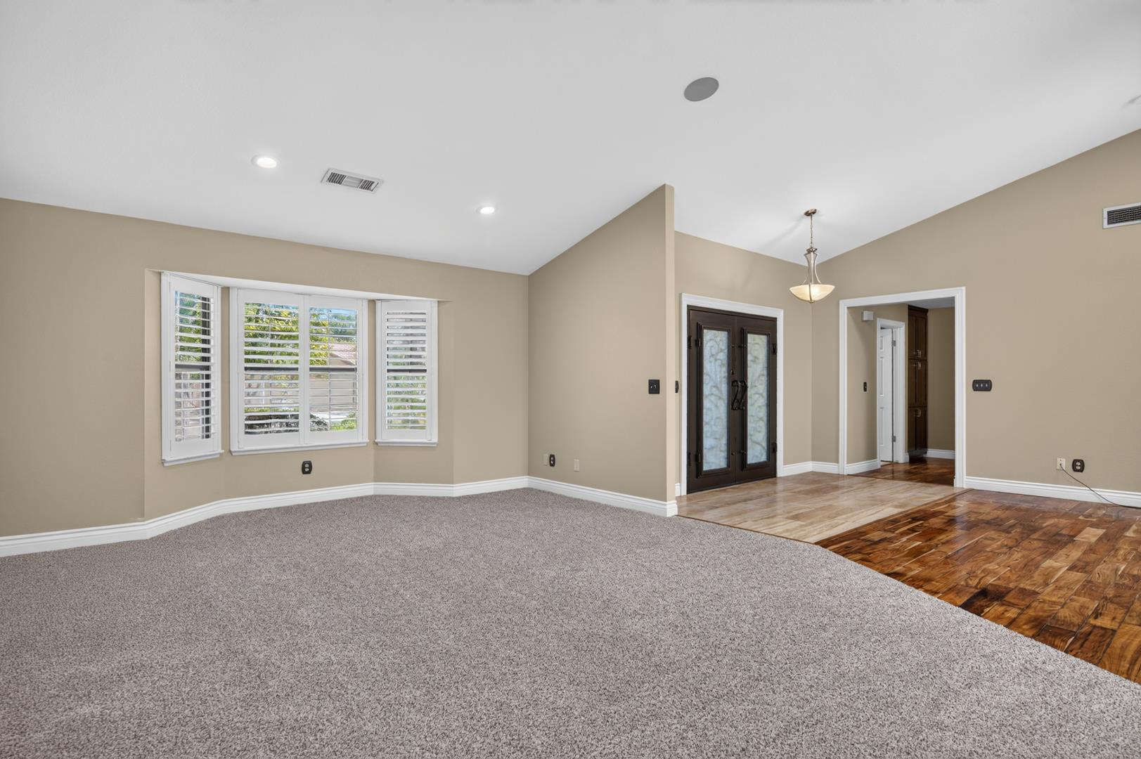 6495 N Vagedes Ave, photo 19