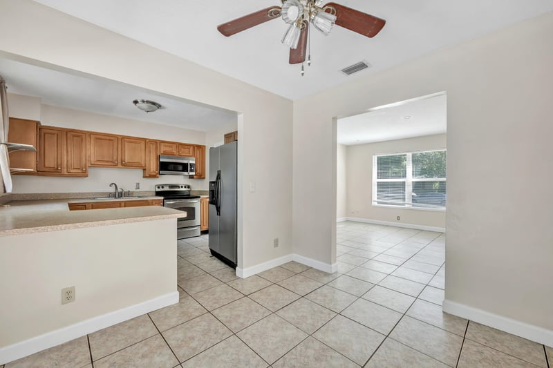 Photo 9 of 2930 Wycombe Dr W, Jacksonville, FL 32277, photographed by Megapixeler