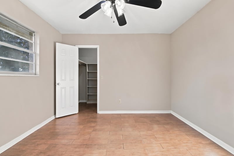 Closet interior view, photographed by Megapixeler on Crosby Ln, Orange Park