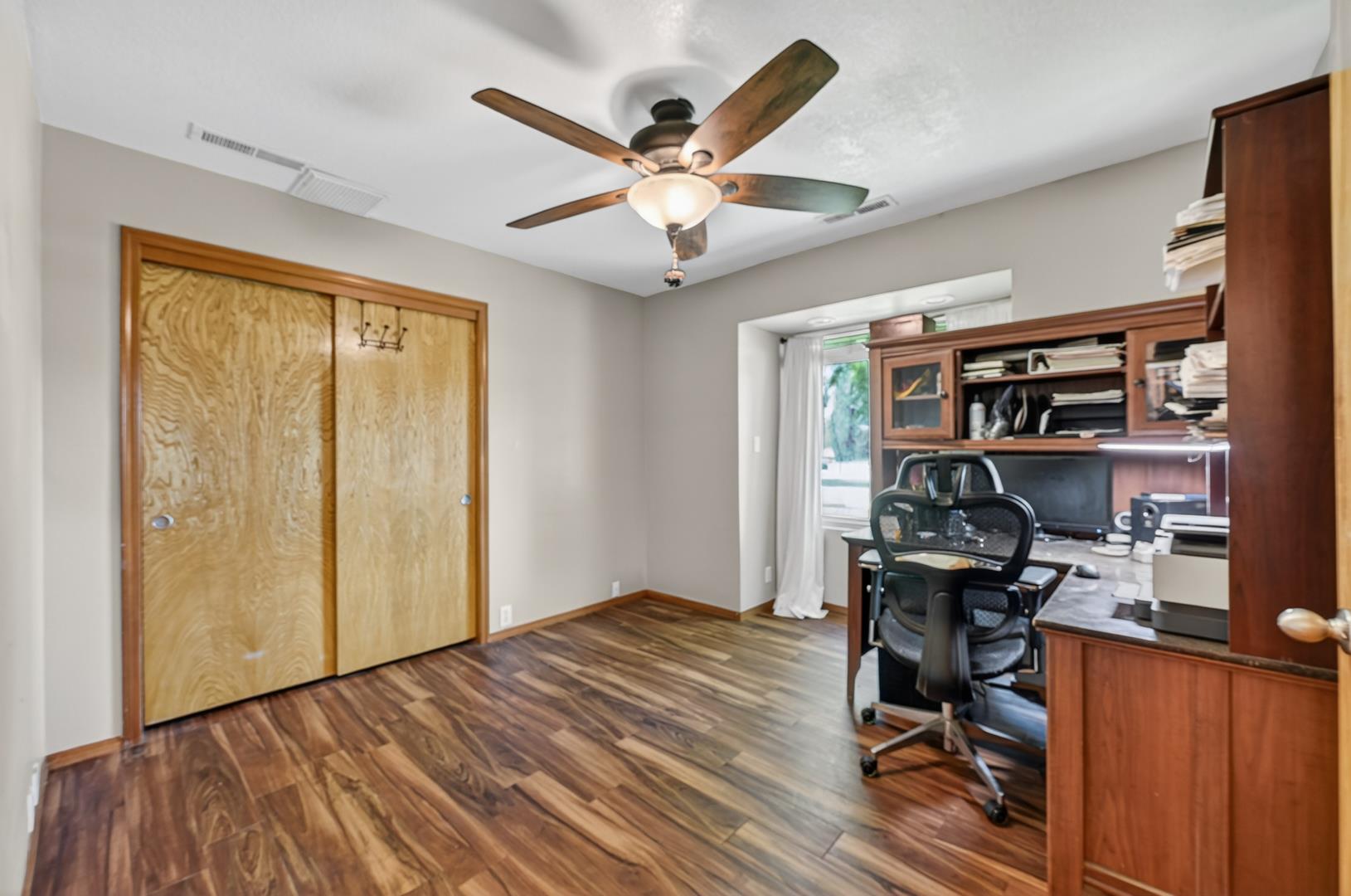 1185 N Locan Ave, photo 49
