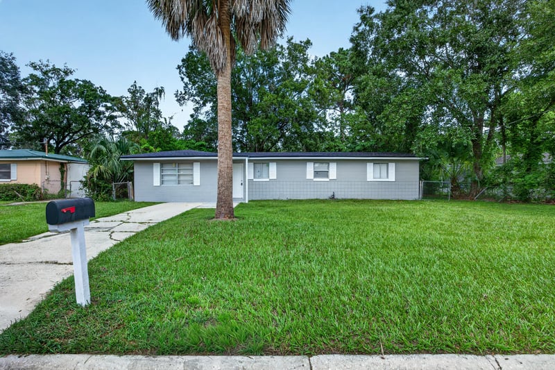 Front lawn and mailbox at 6745 Jack Horner Ln, Jacksonville, FL 32210