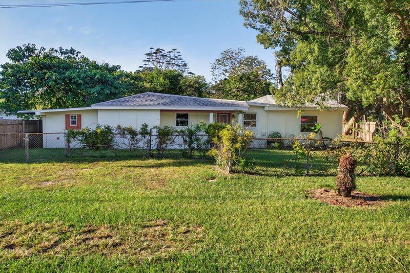 Photo 3 of 6923 King Arthur Rd N, Jacksonville, FL 32211, photographed by Megapixeler