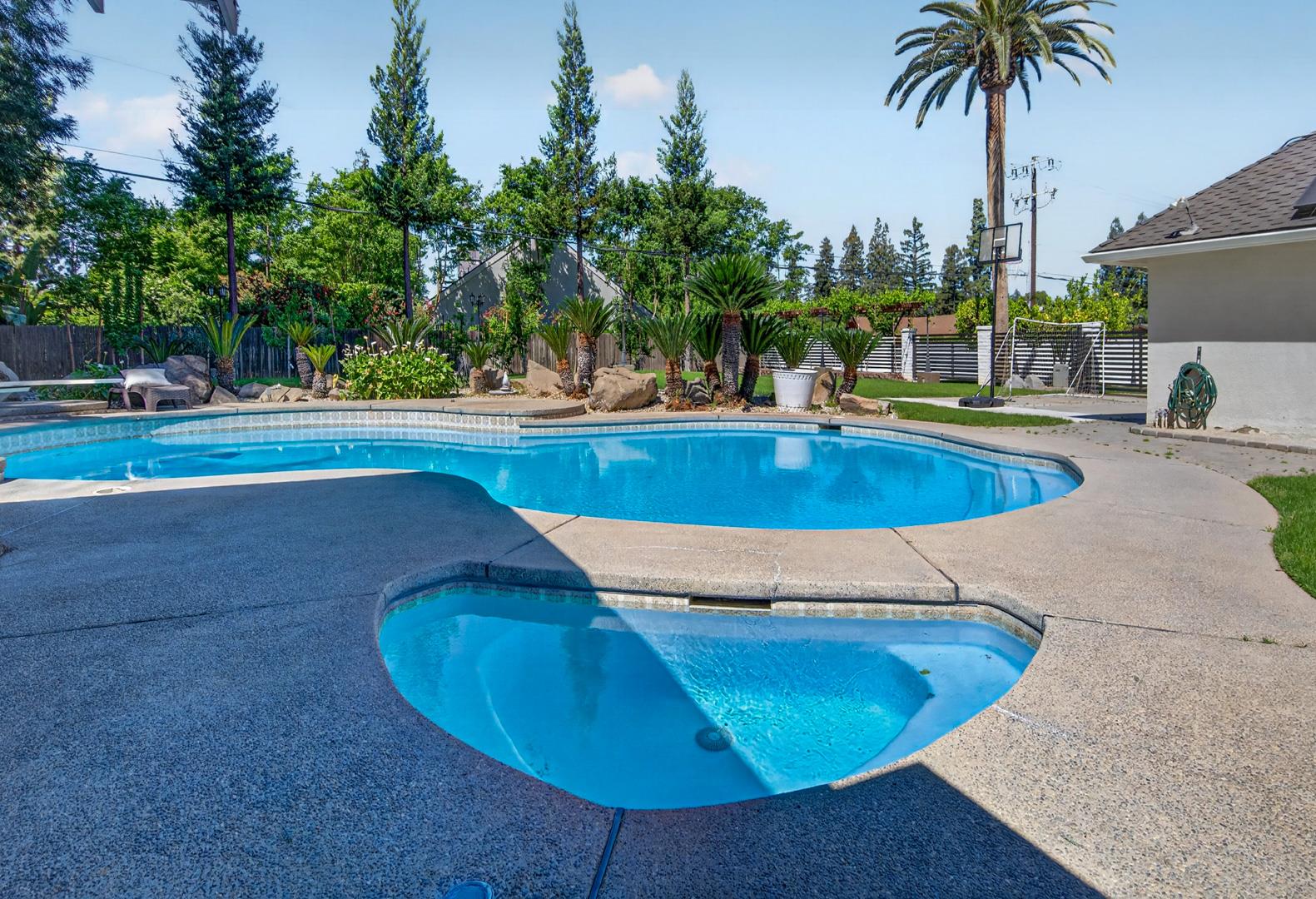 5261 N Van Ness Blvd, photo 91