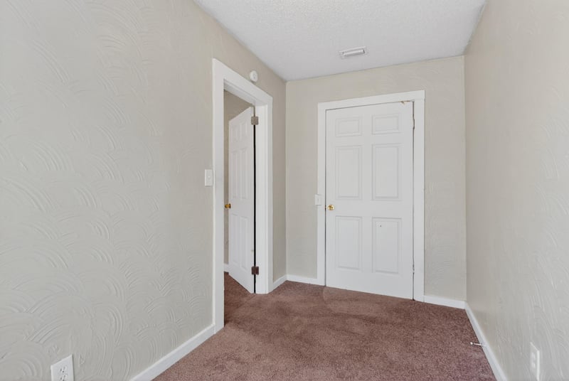 Photo 25 of 385 Duray Ct, Jacksonville, FL 32208, photographed by Megapixeler