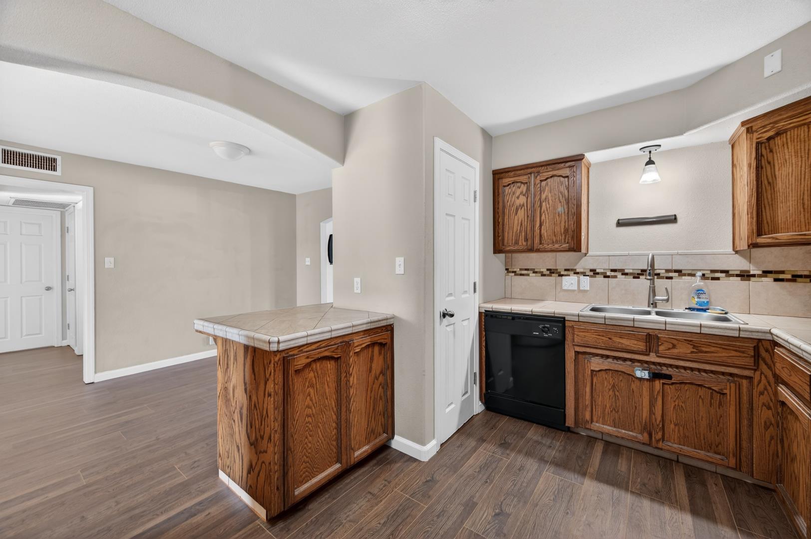 1524 W Fountain Way, photo 27