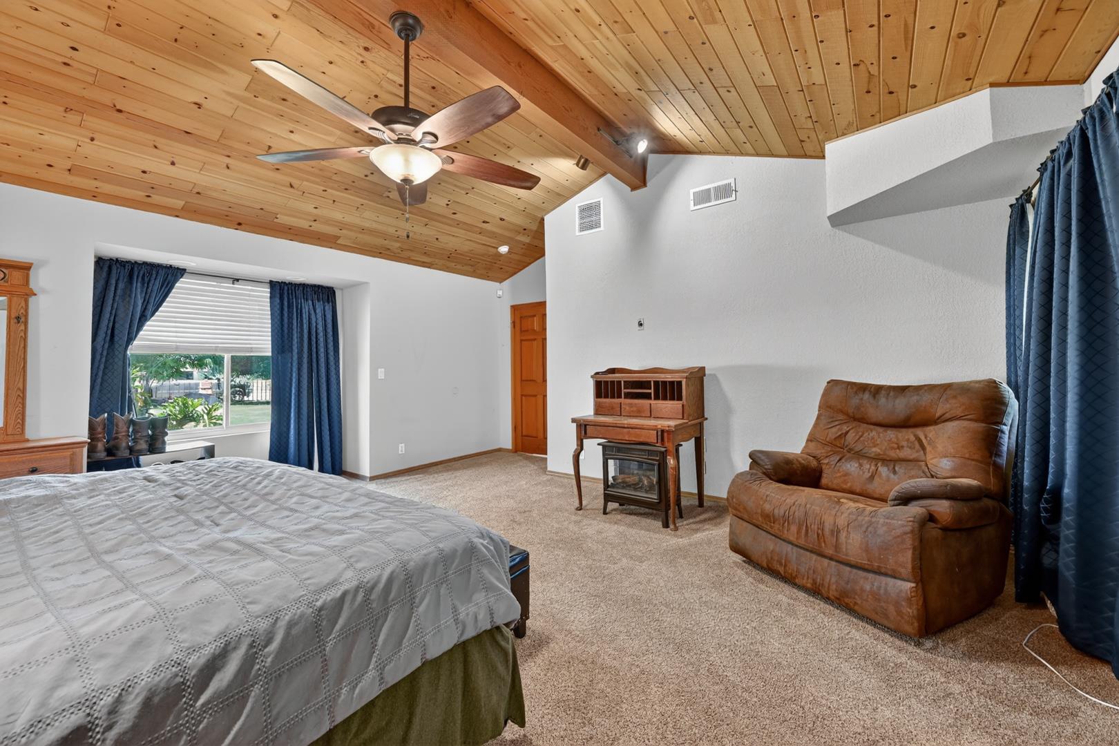 1185 N Locan Ave, photo 56