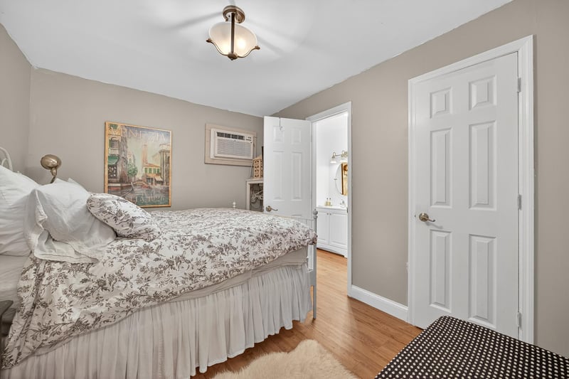 Photo 33 of 1152 Mapleton Rd, Jacksonville, FL 32207, photographed by Megapixeler