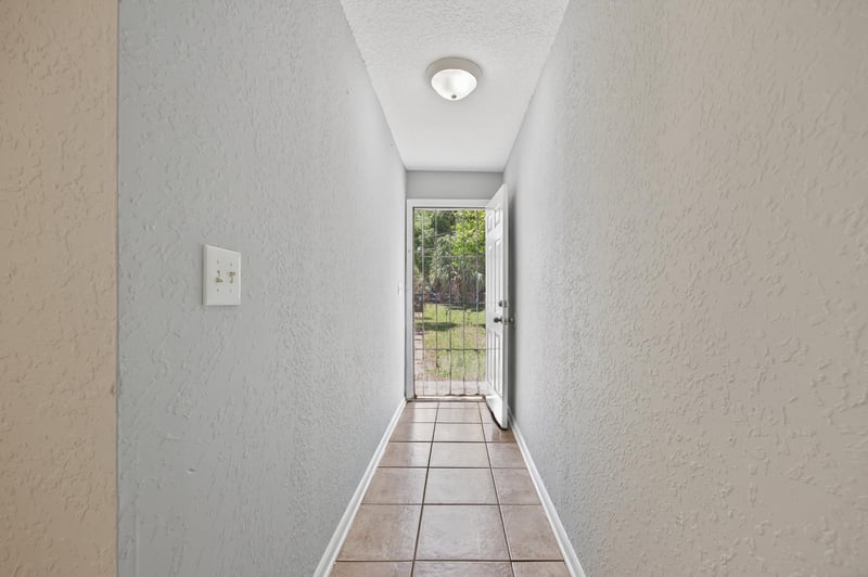 Photo 7 of 1011 Glencarin St, Jacksonville, FL 32208, photographed by Megapixeler