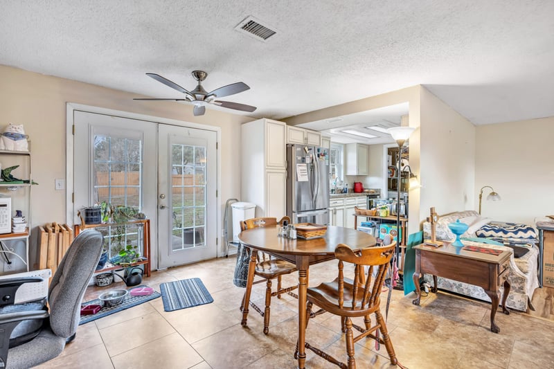 Photo 9 of 2823 Tanglewood Blvd, Orange Park, FL 32065, photographed by Megapixeler