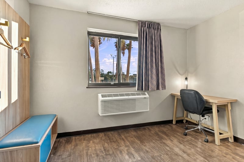 Guest room with desk, photographed by Megapixeler on Eldridge Loop, Orange Park