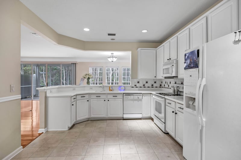 Photo 16 of 3895 Lionheart Dr, Jacksonville, FL 32216, photographed by Megapixeler