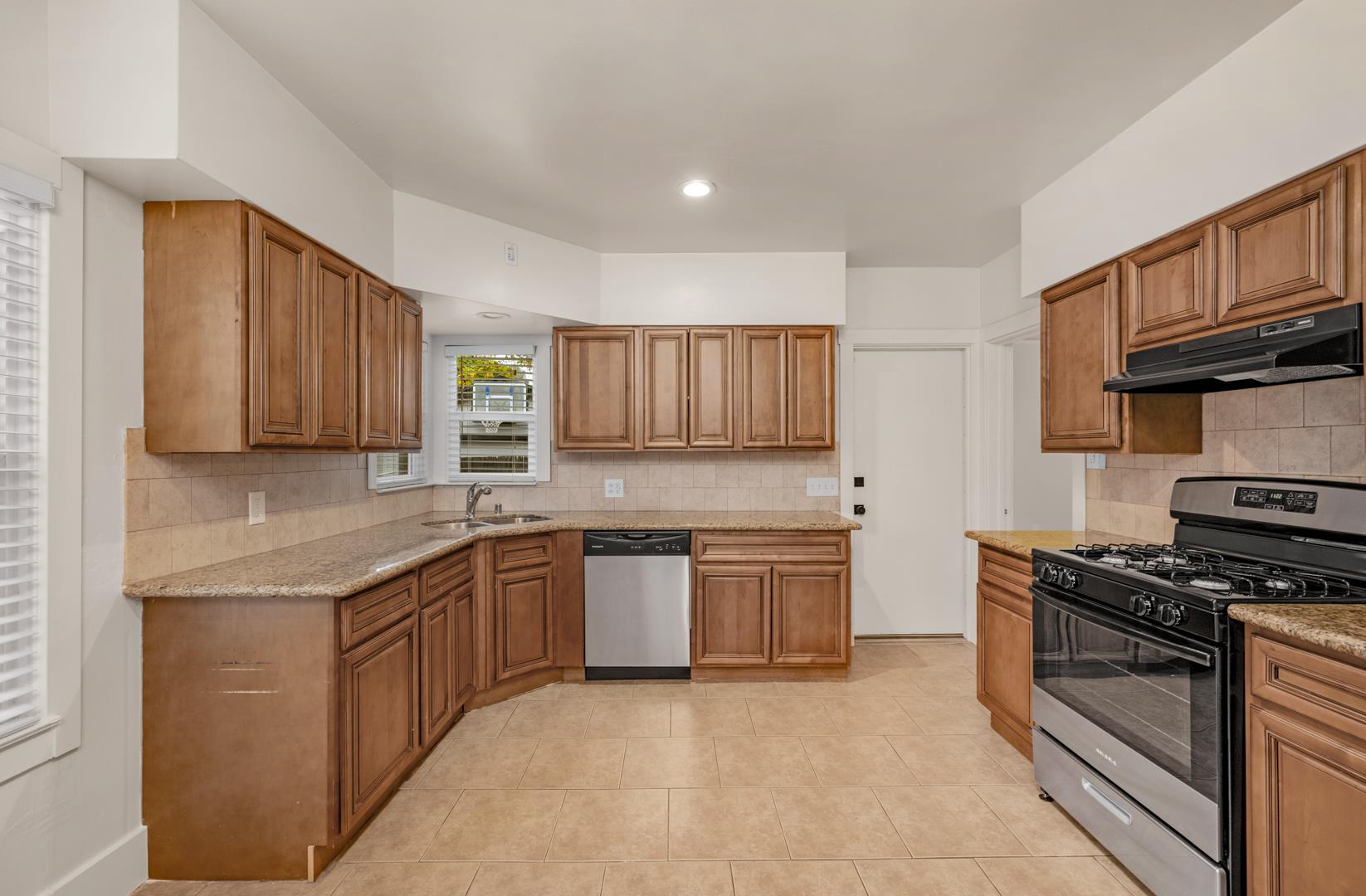 1009 N Vagedes Ave, photo 15
