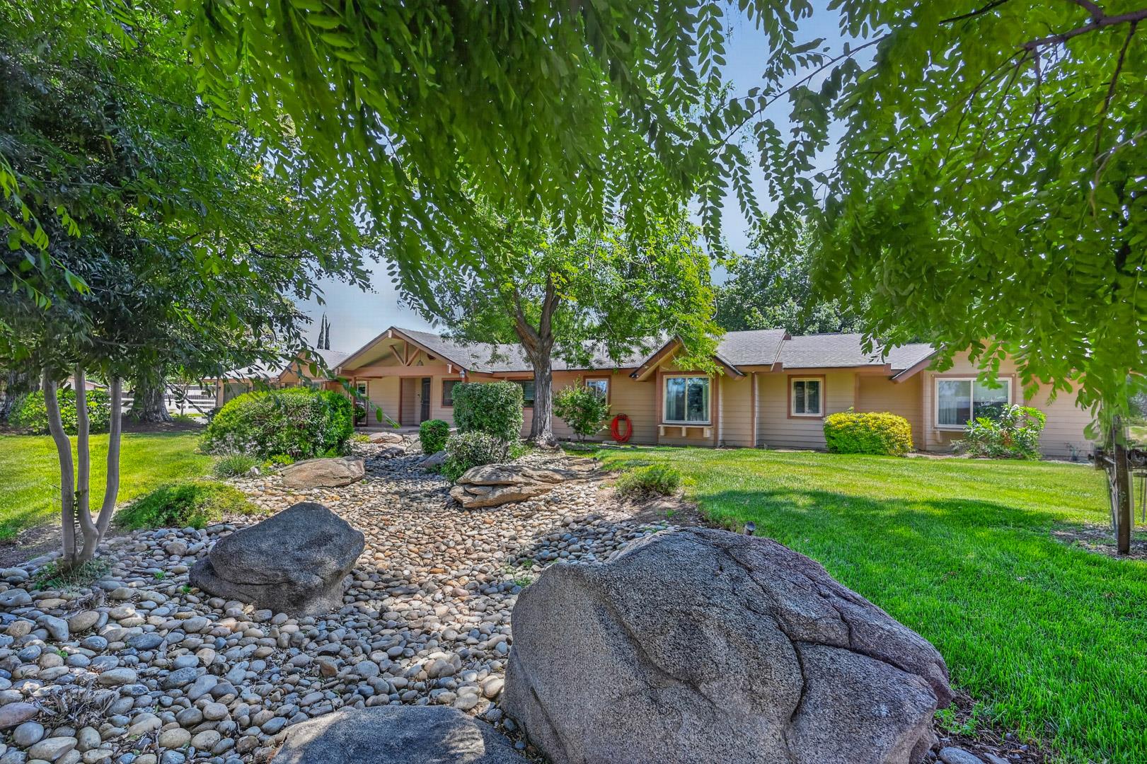 1185 N Locan Ave, photo 8