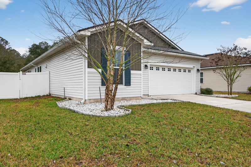 Front Left at 1062 Persimmon Dr, Middleburg, FL 32068