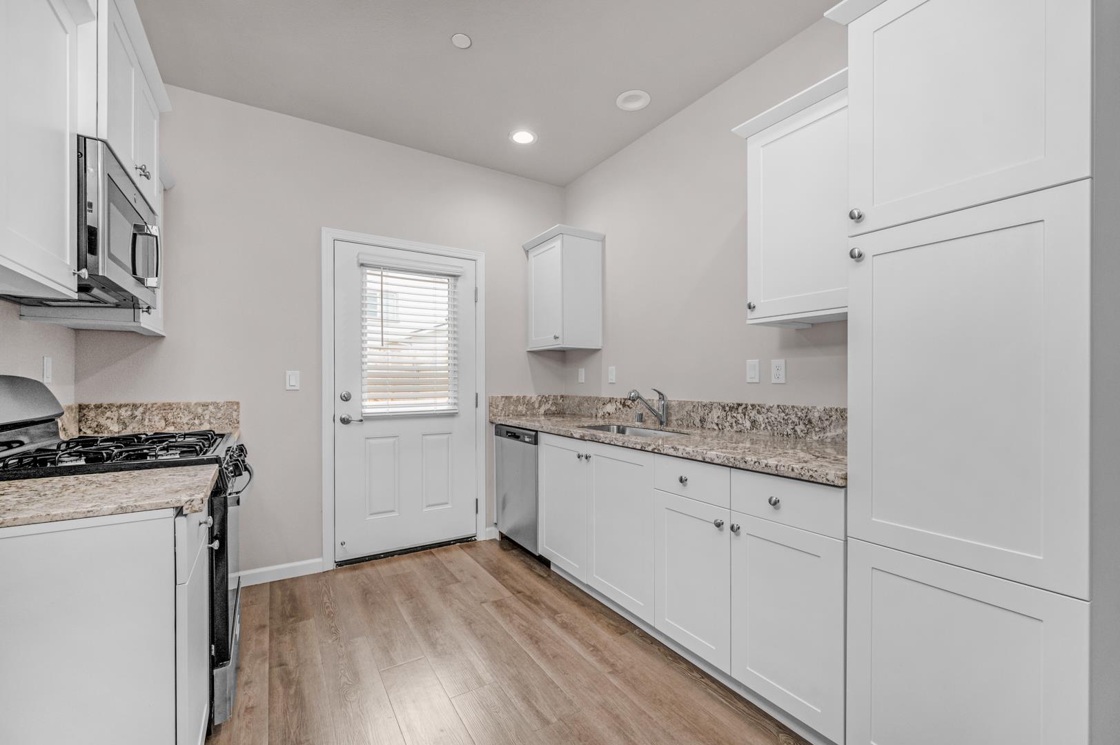 410 S Summit St, photo 11