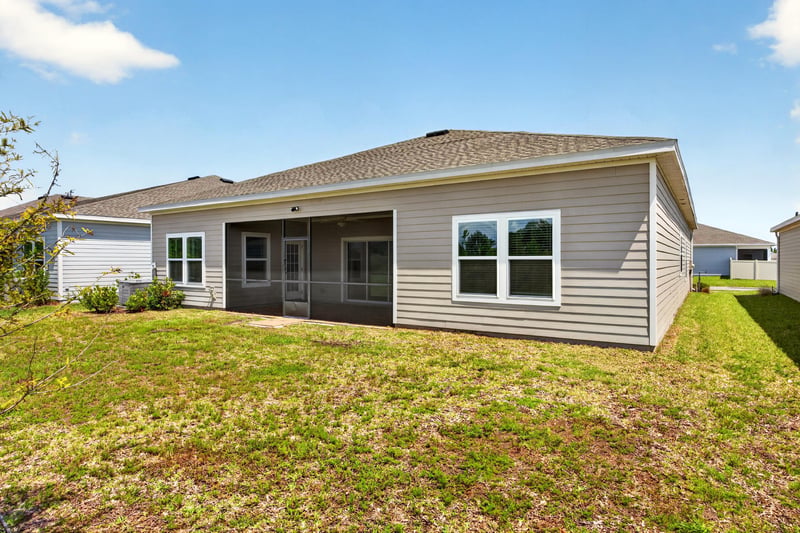 Rear exterior wide view of yard at 9942 Lovage Ln, Jacksonville, FL 32219