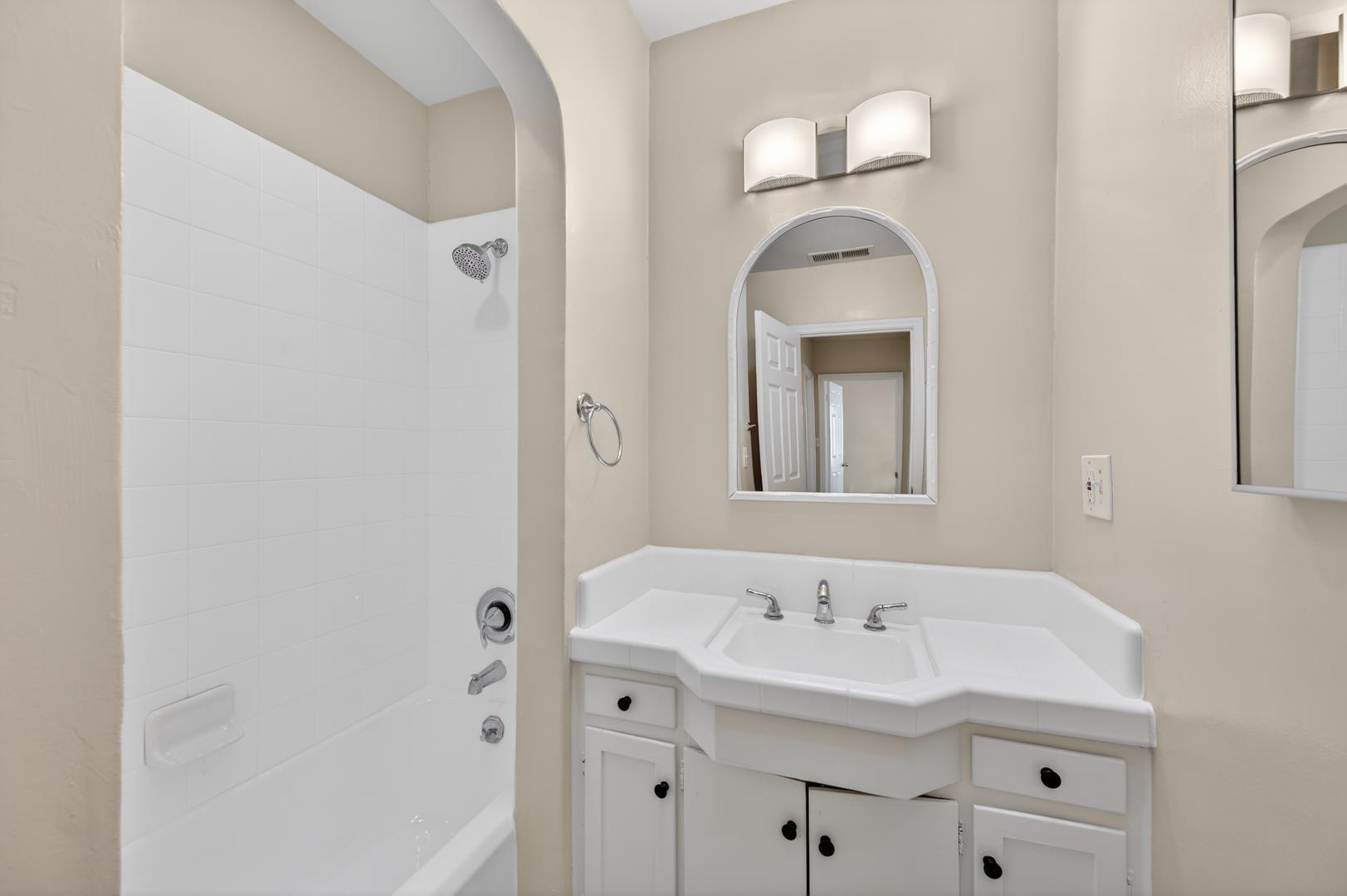 1146 E Cortland Ave, photo 25