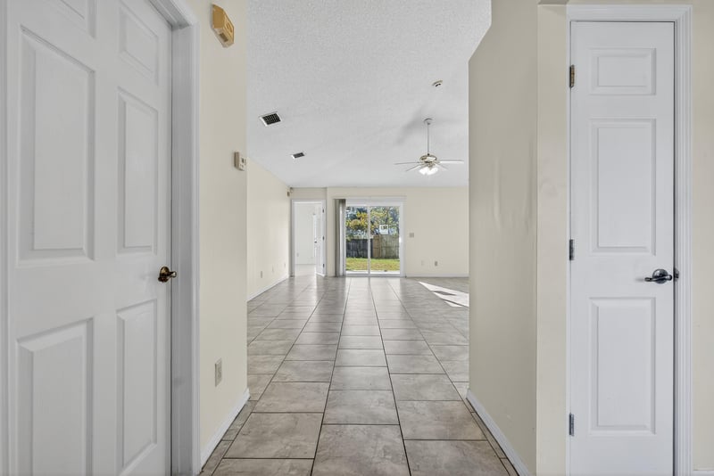 Photo 5 of 11170 Wandering Oaks Dr, Jacksonville, FL 32257, photographed by Megapixeler