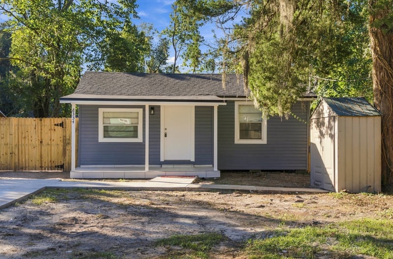 Front exterior of the home, photographed by Megapixeler on Susie St, Jacksonville