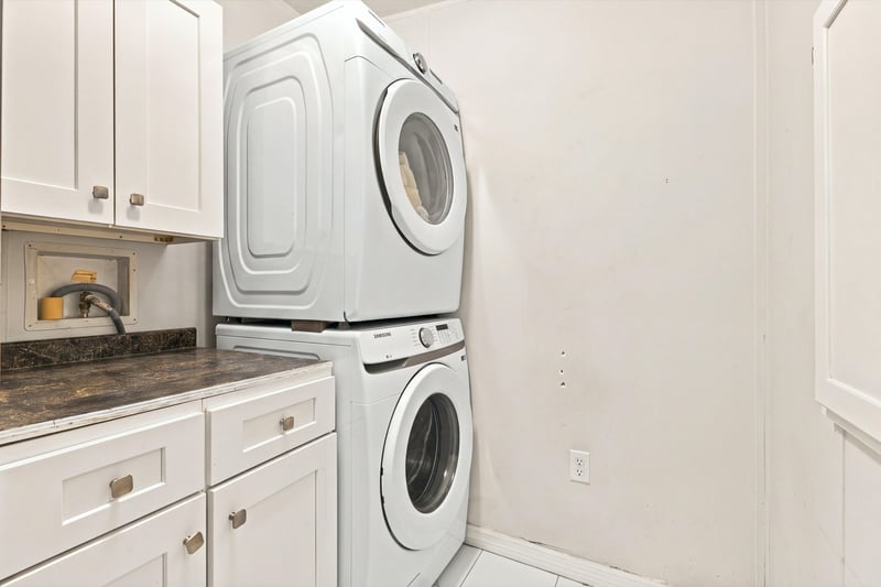 Laundry room, photographed by Megapixeler on Secret Cove Rd, Middleburg, FL