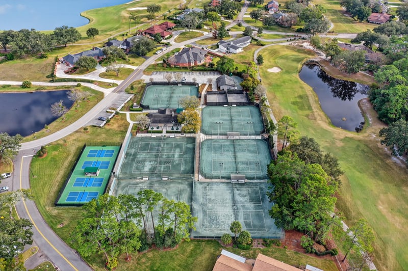 Amenities at 7987 Hollyridge Rd, Jacksonville, FL 32256