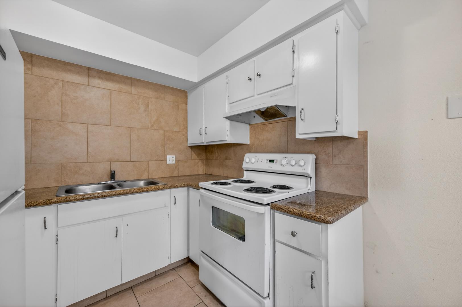 1348 E San Bruno Ave, photo 21