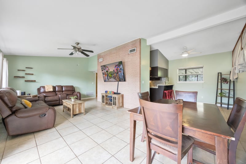 Photo 9 of 1005 Las Robida Dr, Jacksonville, FL 32211, photographed by Megapixeler