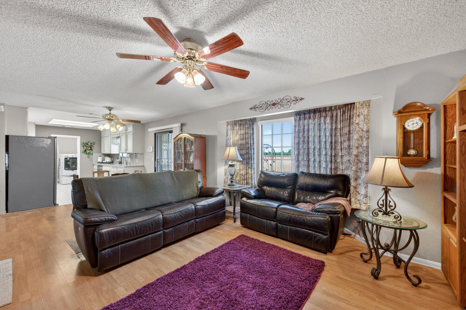 686 N Hayes Ave, photo 25