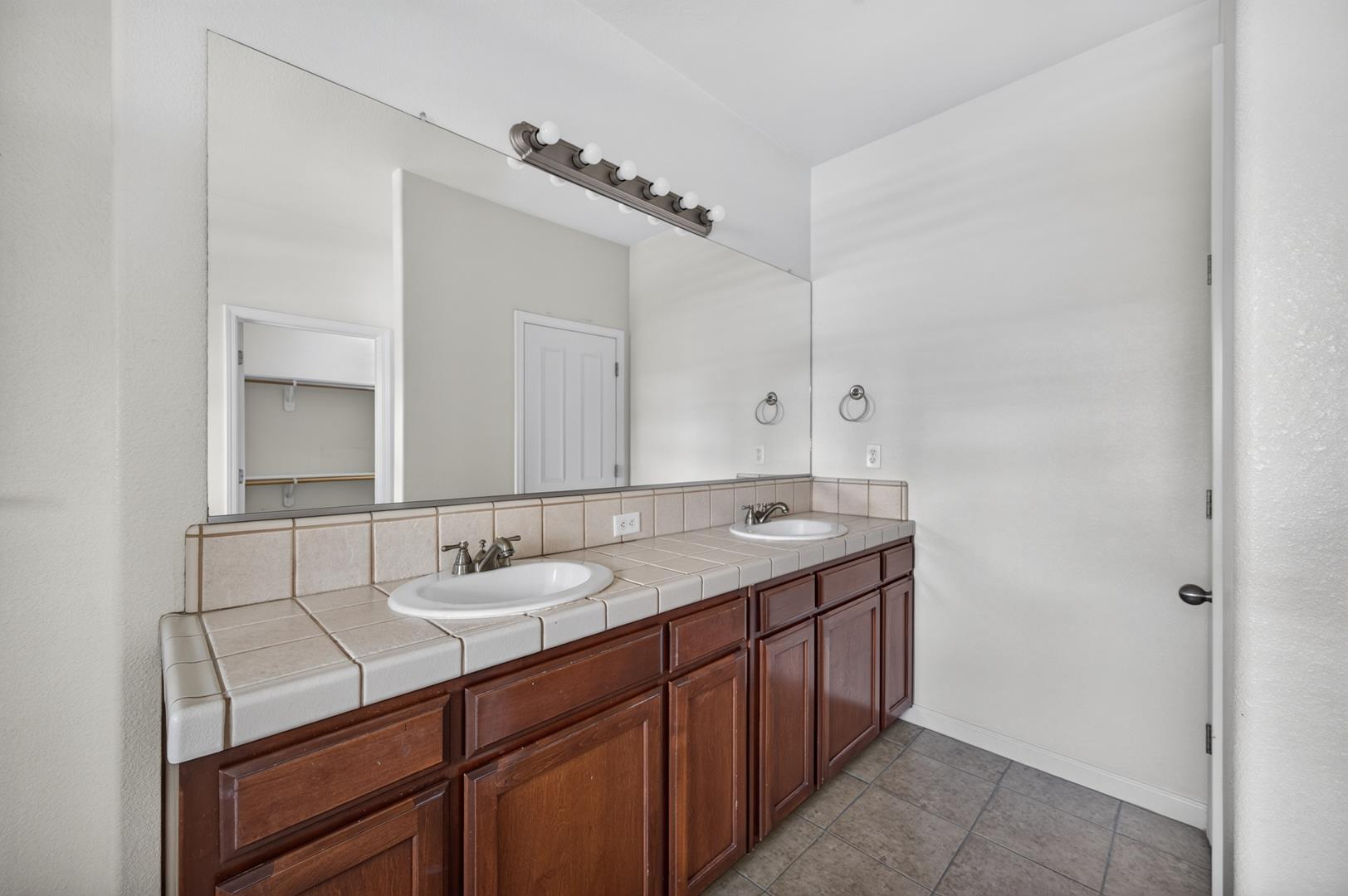 1114 E Oakmont Ave, photo 62