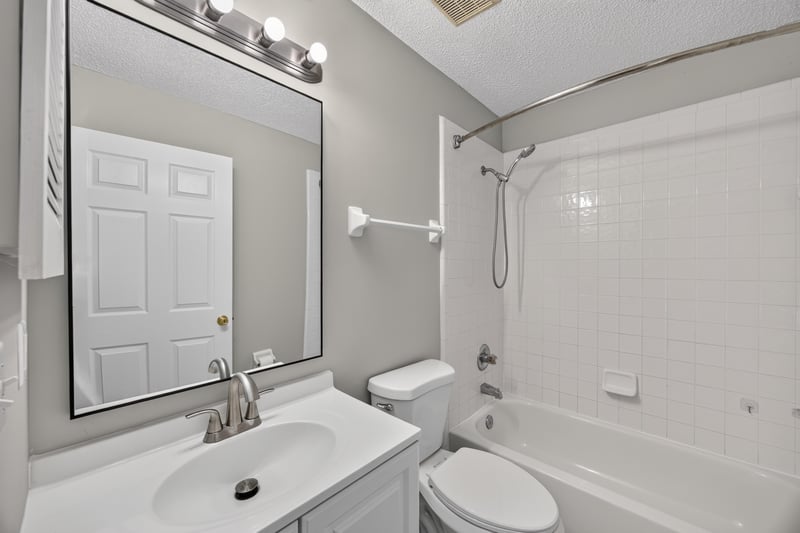Bathroom with tub-shower combo and mirror at 9256 Dale View Ln W, Jacksonville, FL 32225