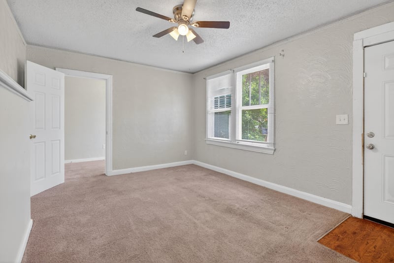 Photo 11 of 385 Duray Ct, Jacksonville, FL 32208, photographed by Megapixeler