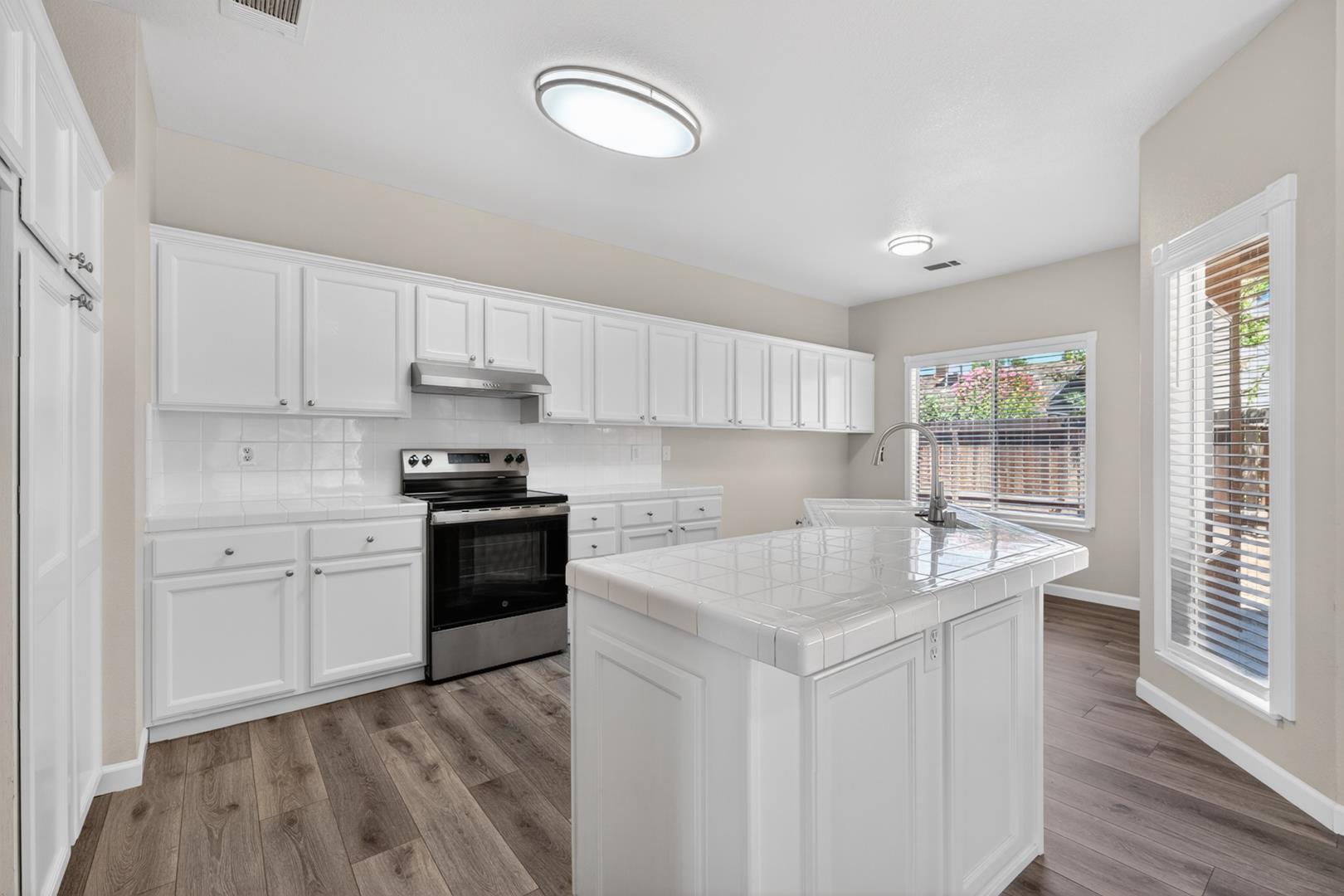 2228 E Yeargin Dr, photo 23