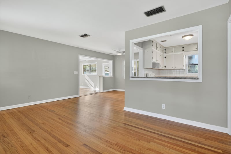 Photo 10 of 6942 Waikiki Rd, Jacksonville, FL 32216, photographed by Megapixeler