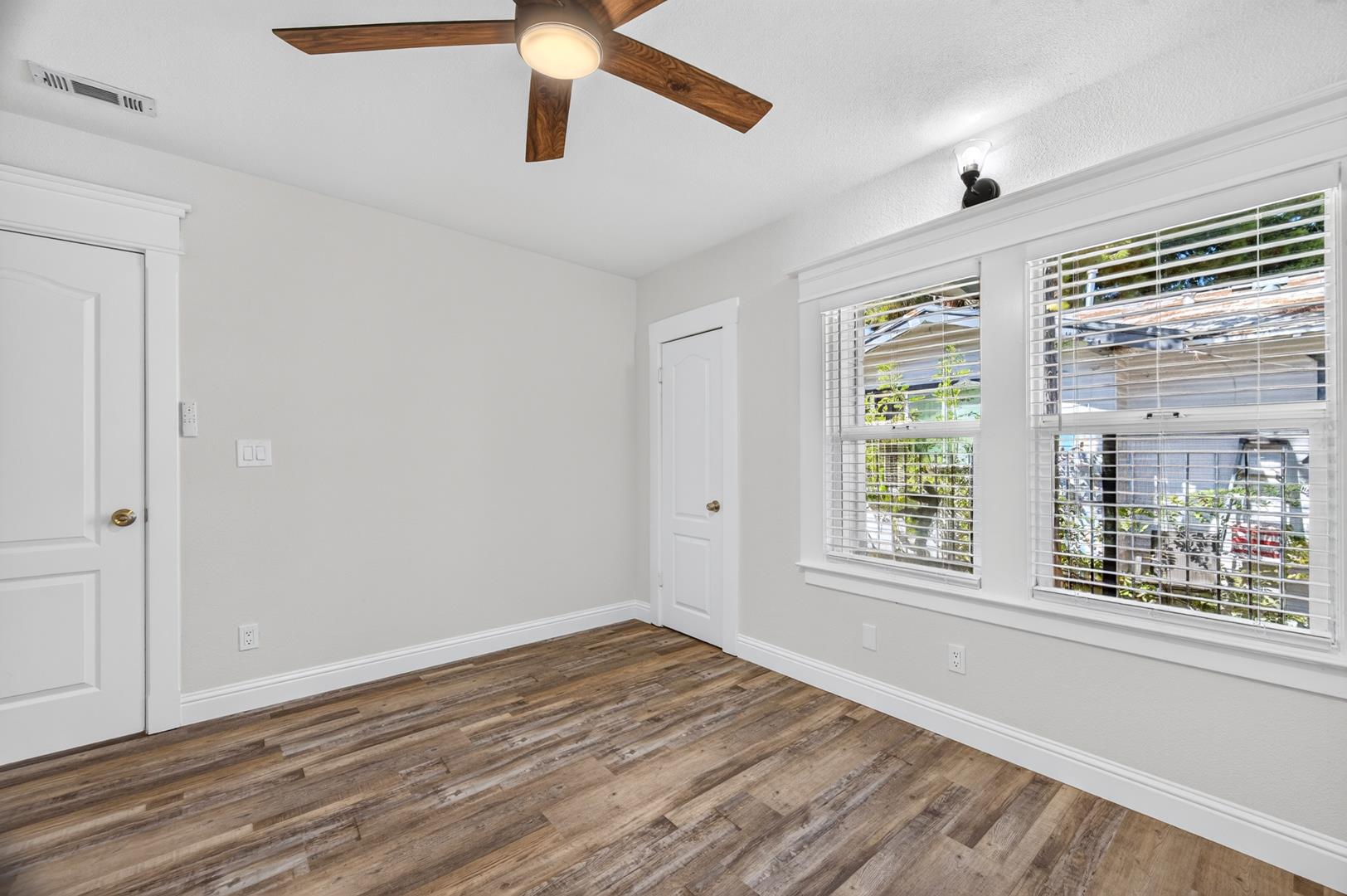 926 N Thorne Ave, photo 25