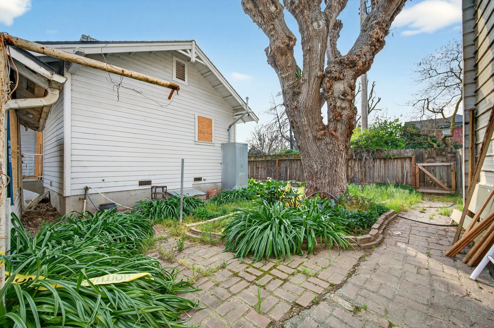 435 N Alta Ave, photo 87