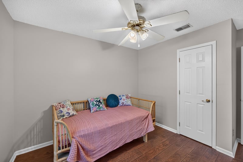 Bedroom with daybed at 11828 Heather Grove Ln, Jacksonville, FL
