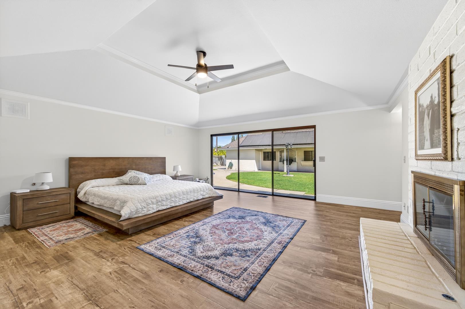 5261 N Van Ness Blvd, photo 77