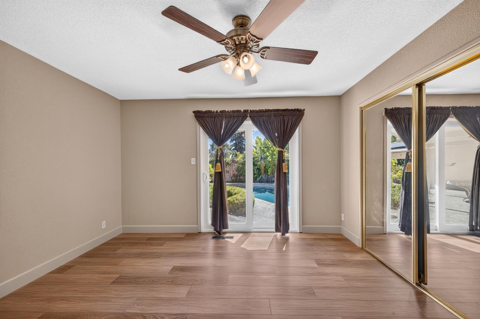 749 W Escalon Ave, photo 44