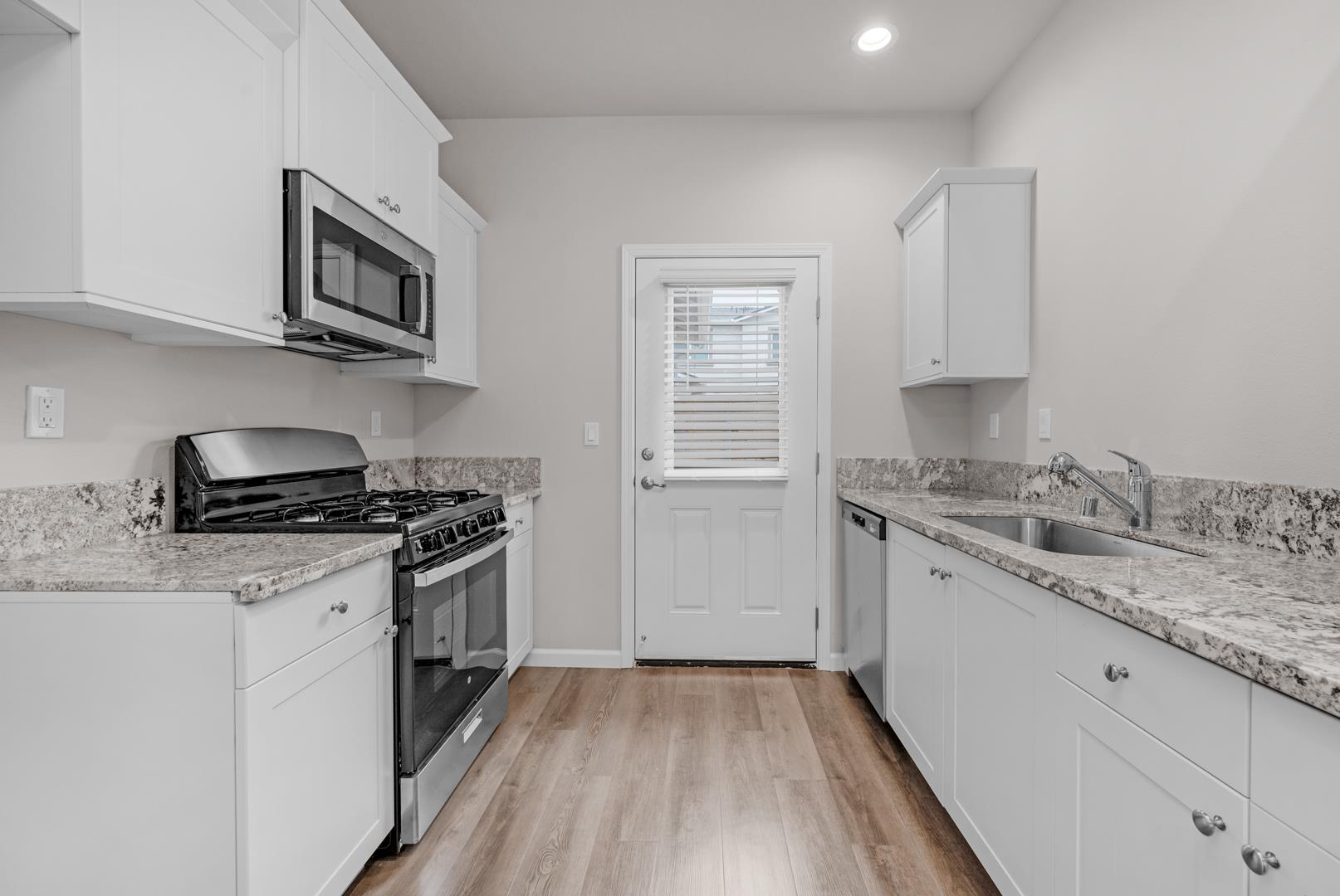 410 S Summit St, photo 15