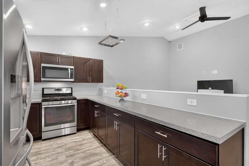 Kitchen counter and cabinetry, photographed by Megapixeler on Birch Run E, Orange Park