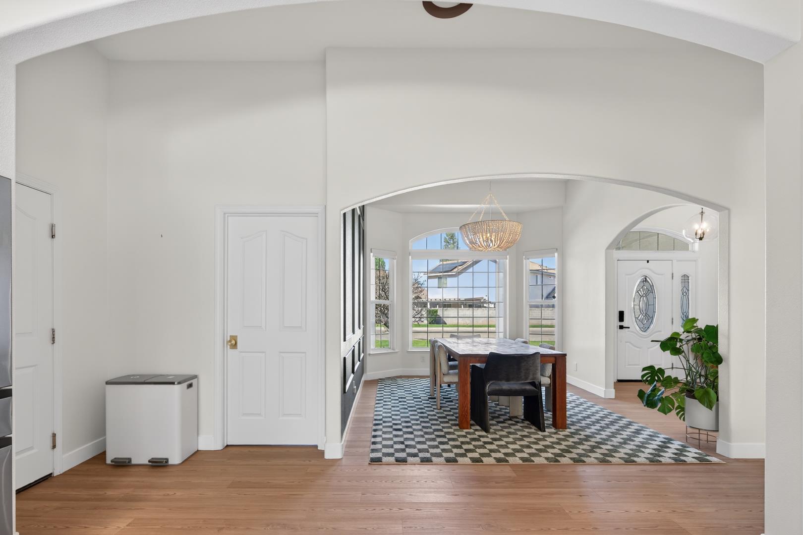 1555 Taylor Ln, photo 12