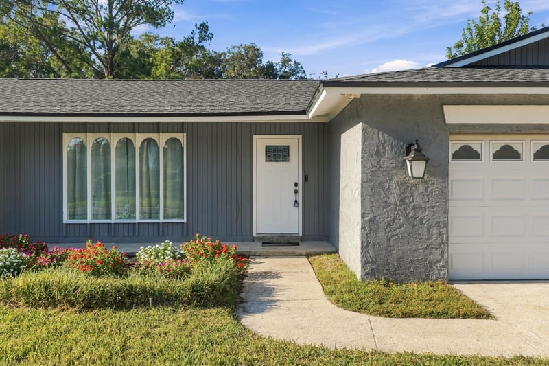 Front entry and garage exterior view, photographed by Megapixeler on Crosby Ln, Orange Park