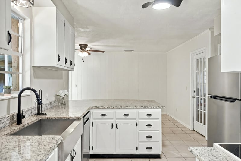 Kitchen interior view with sink, photographed by Megapixeler on Crosby Ln, Orange Park