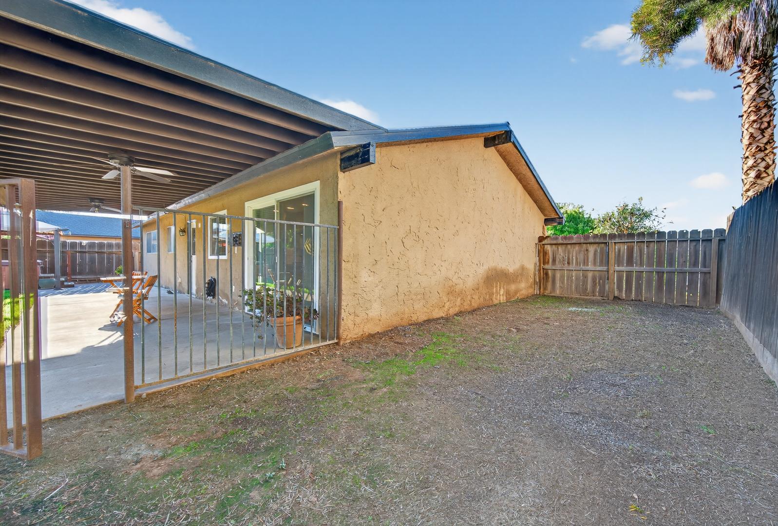 1235 W Dyer Ave, photo 52