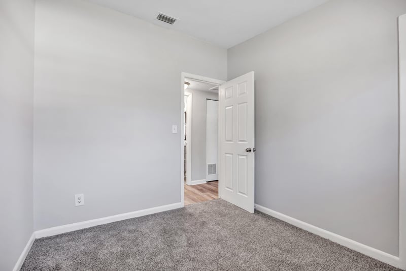 Photo 25 of 858 Le Brun Dr, Jacksonville, FL 32205, photographed by Megapixeler