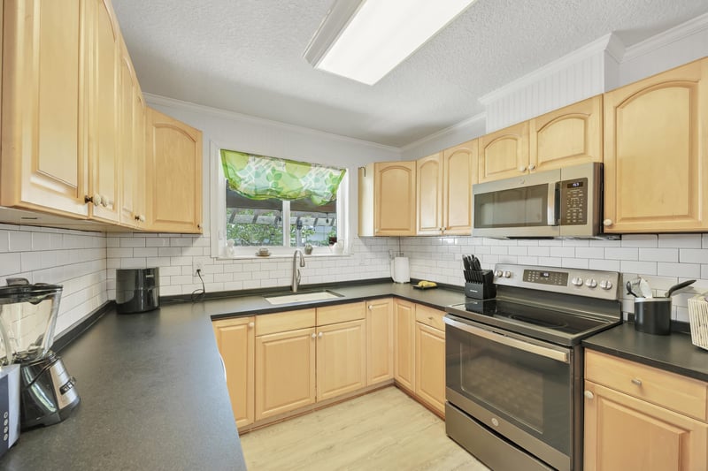 Photo 15 of 4579 Birchwood Ave, Jacksonville, FL 32207, photographed by Megapixeler